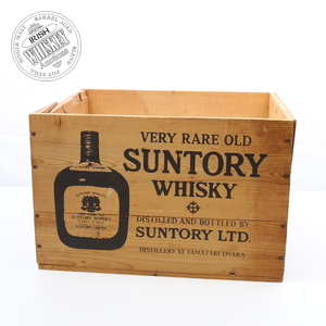65647801_Suntory_Wooden_whiskey_Crate-1.jpg