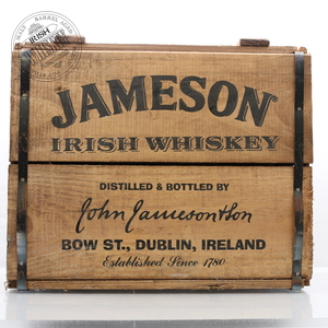 65648348_Jameson_Irish_Whiskey_Wooden_Crate-1.jpg