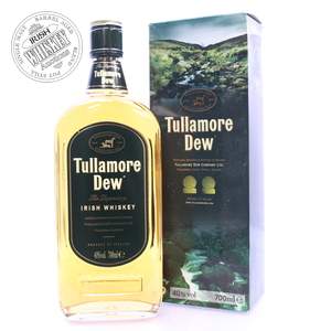 65671983_Tullamore_Dew_The_Legendary_Triple_Distilled-1.jpg