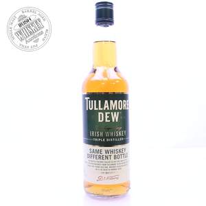 65672335_Tullamore_Dew_The_Legendary_Triple_Distilled-1.jpg