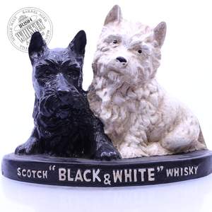 65675949_Black_and_White___Scotch_Whisky_Figurine-1.jpg