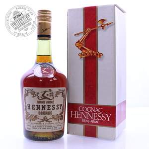 65676000_Hennessy_Bras_Arme_Cognac-1.jpg