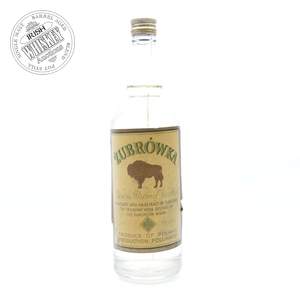 65705087_Zubrowka_Bison_Grass_Vodka_from_Poland-1.jpg
