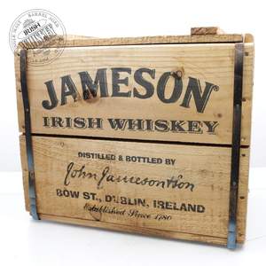 65706616_Jameson_Irish_Whiskey_Wooden_Crate-1.jpg