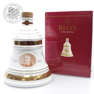 65720561_Bells_8_Year_Old_Christmas_Decanter_2000-1.jpg