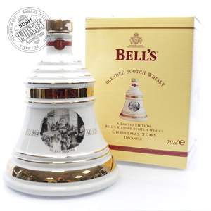 65720573_Bells_8_Year_Old_Christmas_Decanter_2005-1.jpg