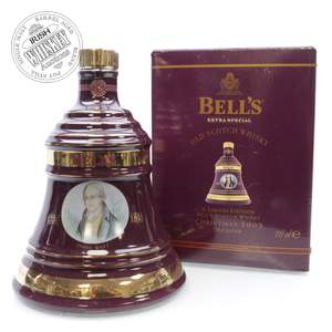 65720582_Bells_8_Year_Old_Christmas_Decanter_2002-1.jpg