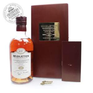 65720996_Midleton_26_Year_Old_Limited_Edition_Port_Pipe_Finish-1.jpg