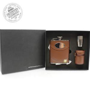 65721089_Hip_Flask_Gift_set-1.jpg